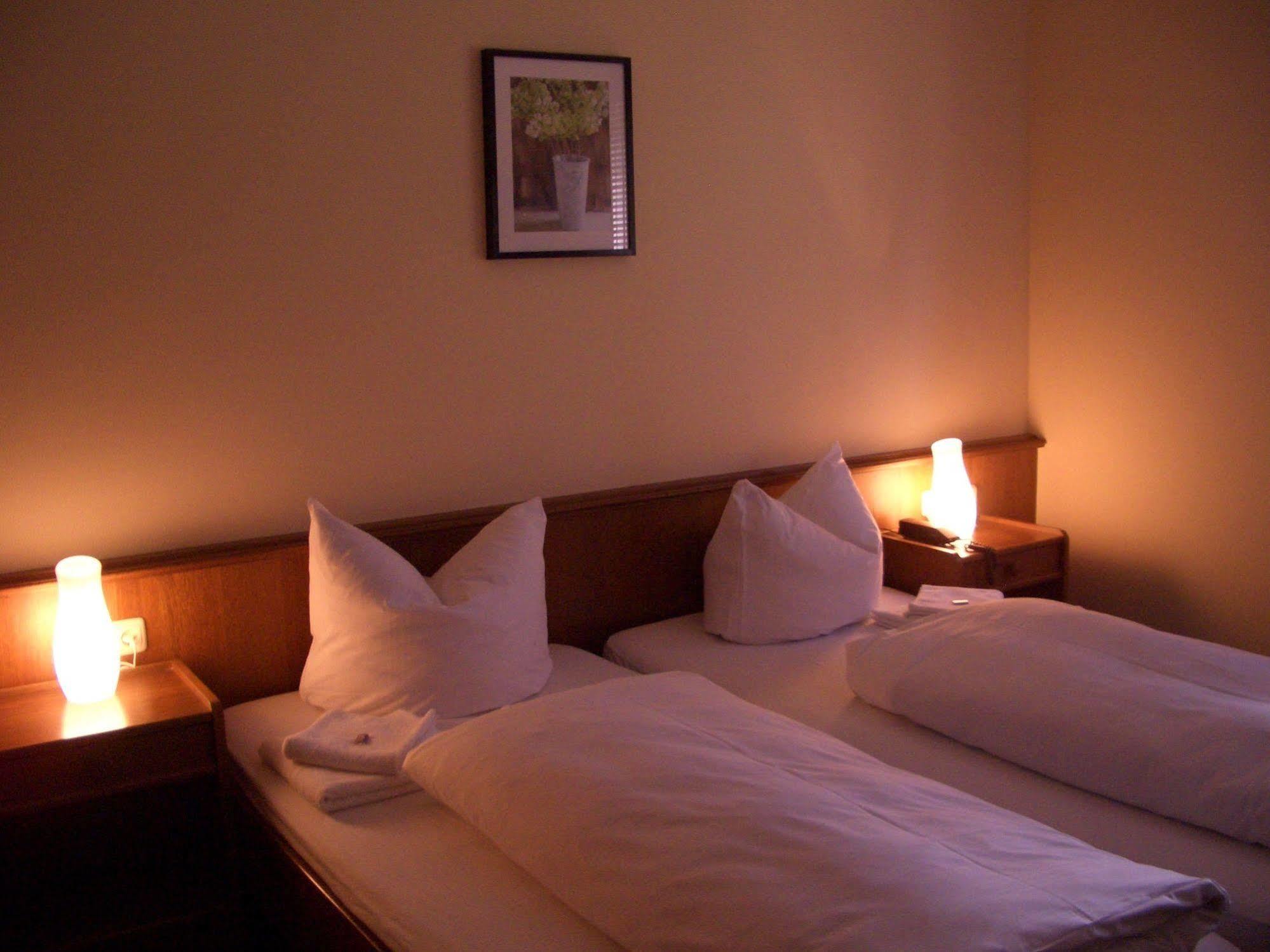 Hotel Augsburg Langemarck Bagian luar foto
